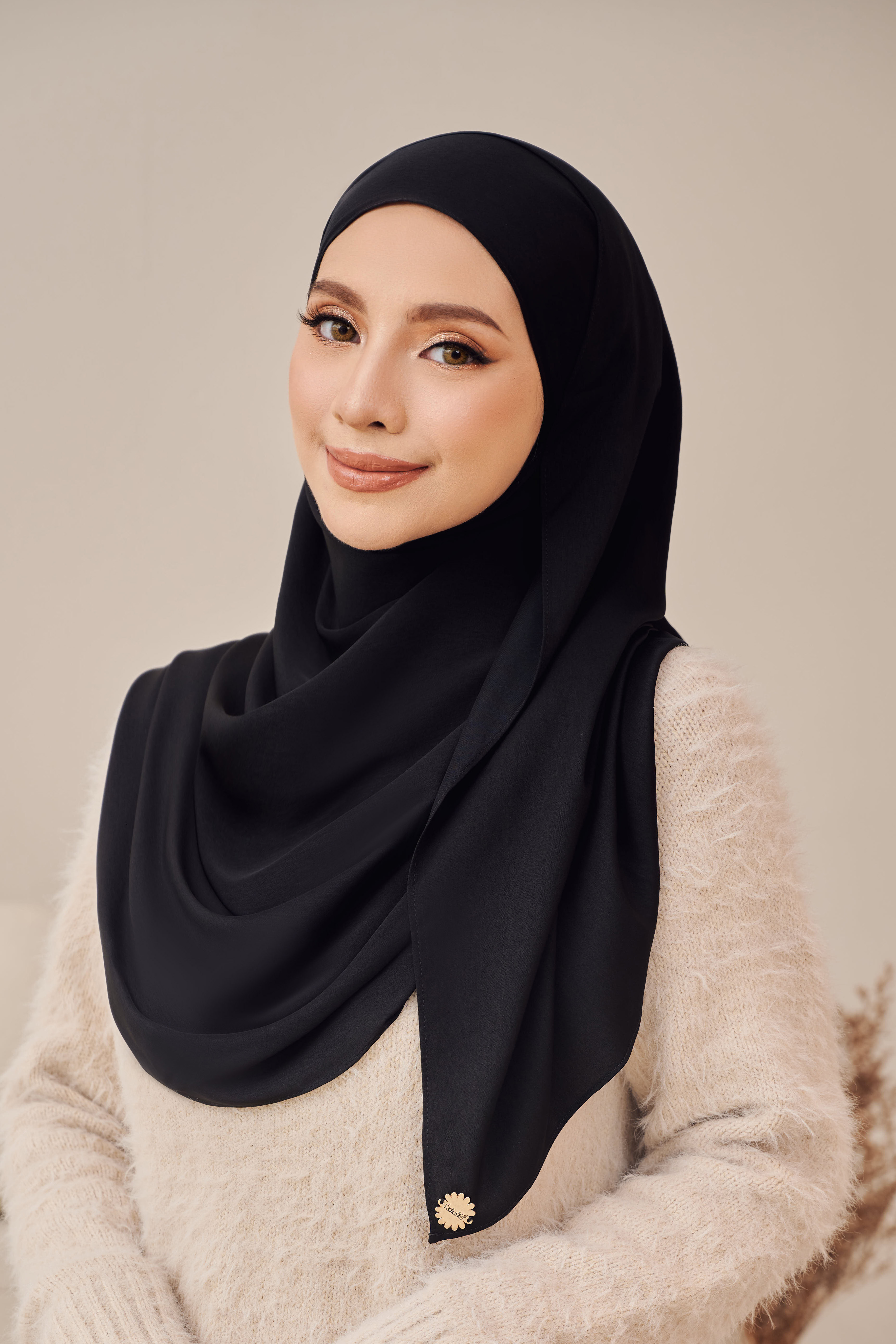 NADA Satin Shawl in Black